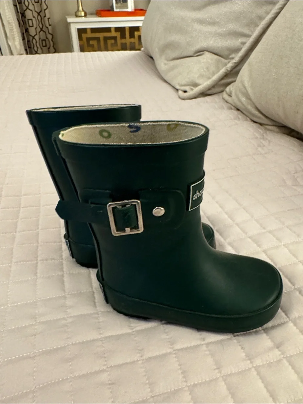 Shooshoos size 4 hunter green rain boots